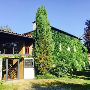 Séjour chez l'habitant Magnificent Renovated Farmhouse - 10 Min A7 -, Anneyron